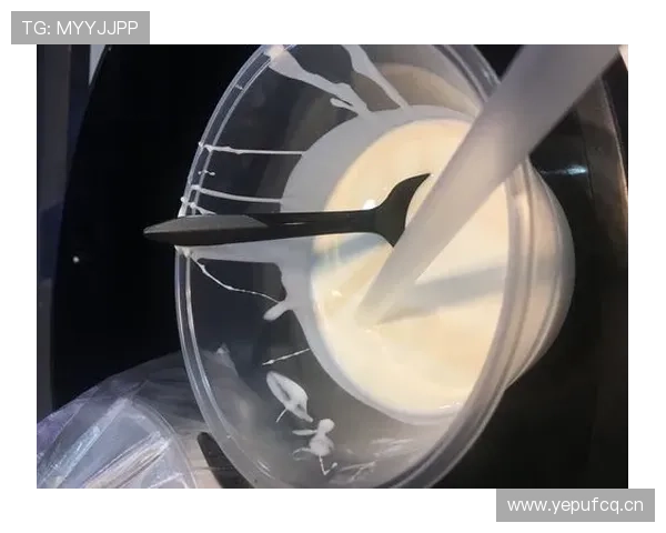 张博恒家的冰箱里塞满了蛋白粉，连饮料都喝零卡的